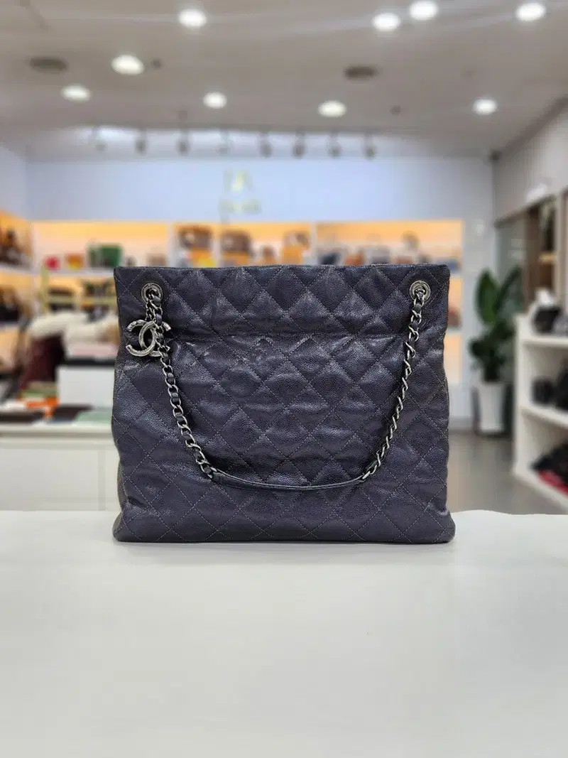 CHANEL 黒 レザー ブーティ 21AW《大人気☆》CHANEL レースアップ ショートブーツ レザー
